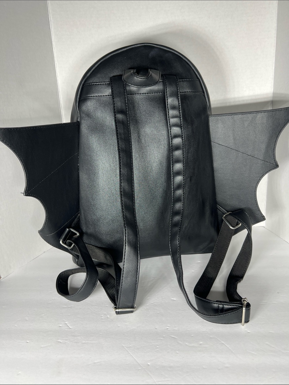 Bioworld Batwing Backpack Black - Picture 4 of 8